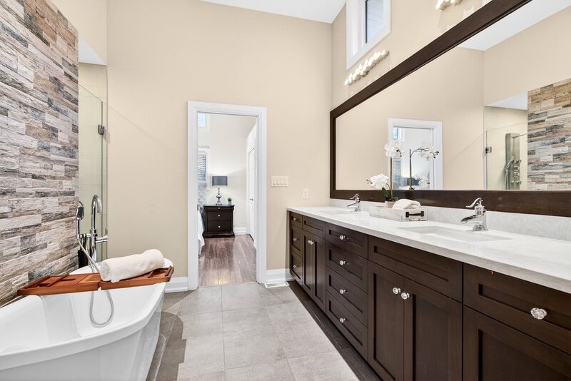 ONE OF A KIND BUNGALOW IN WELLAND!