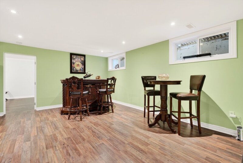 ONE OF A KIND BUNGALOW IN WELLAND!