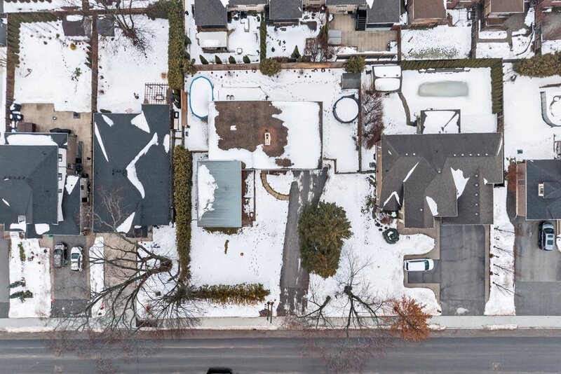 ONE OF A KIND BUNGALOW IN WELLAND!