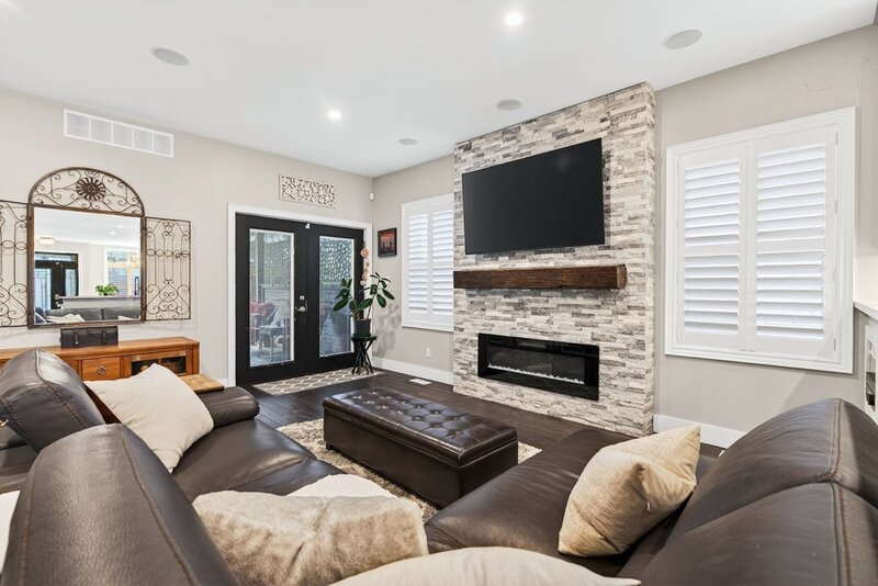 AMAZING FINISHES IN THIS WELLAND BUNGALOW!
