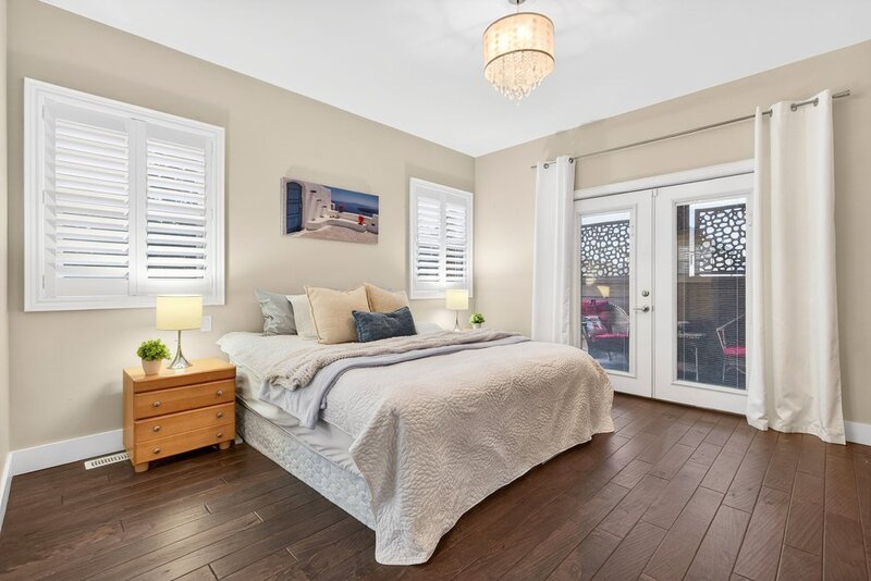 AMAZING FINISHES IN THIS WELLAND BUNGALOW!