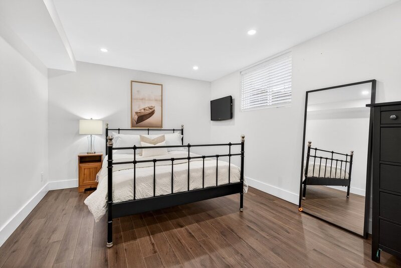 AMAZING FINISHES IN THIS WELLAND BUNGALOW!