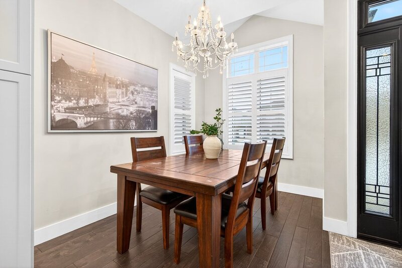 AMAZING FINISHES IN THIS WELLAND BUNGALOW!