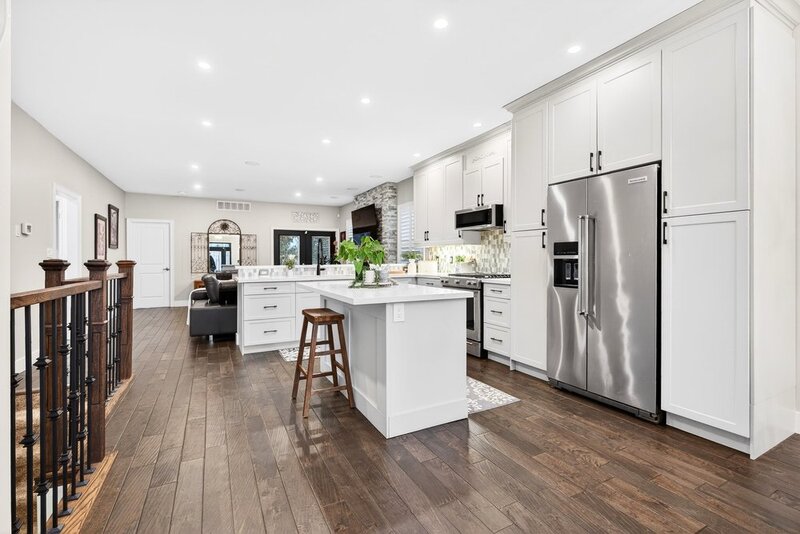 AMAZING FINISHES IN THIS WELLAND BUNGALOW!