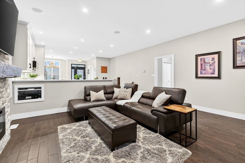 AMAZING FINISHES IN THIS WELLAND BUNGALOW!