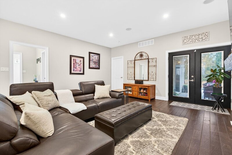 AMAZING FINISHES IN THIS WELLAND BUNGALOW!