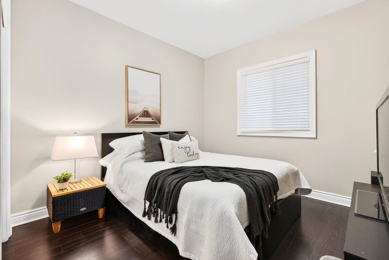 AMAZING FINISHES IN THIS WELLAND BUNGALOW!