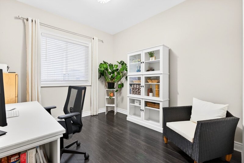 AMAZING FINISHES IN THIS WELLAND BUNGALOW!