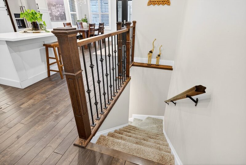 AMAZING FINISHES IN THIS WELLAND BUNGALOW!