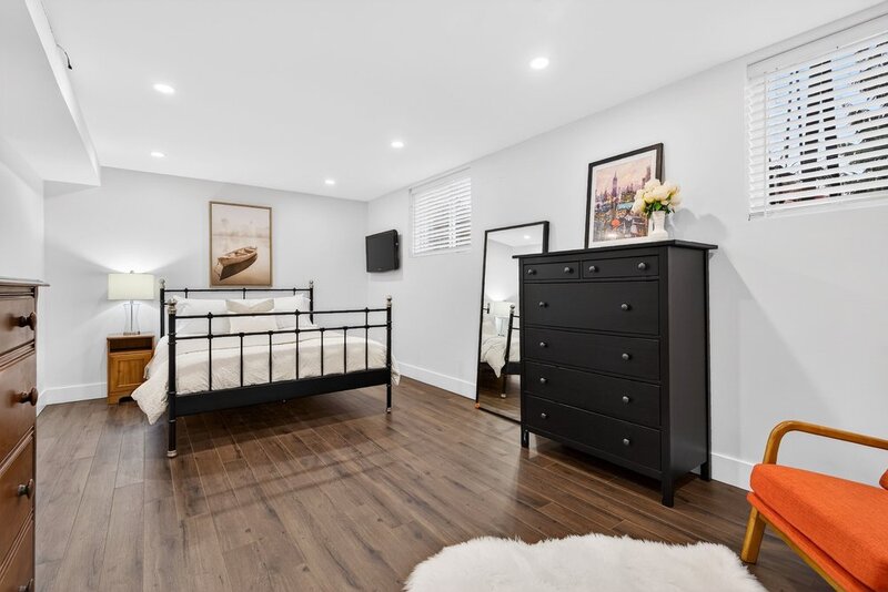 AMAZING FINISHES IN THIS WELLAND BUNGALOW!