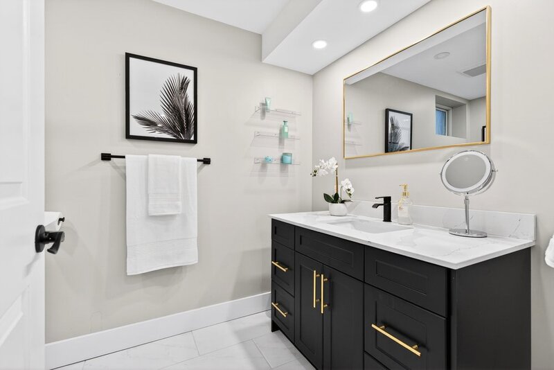 AMAZING FINISHES IN THIS WELLAND BUNGALOW!