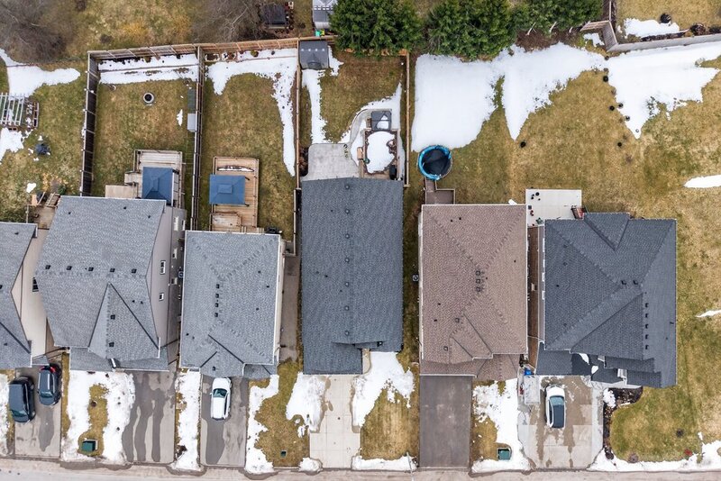 AMAZING FINISHES IN THIS WELLAND BUNGALOW!