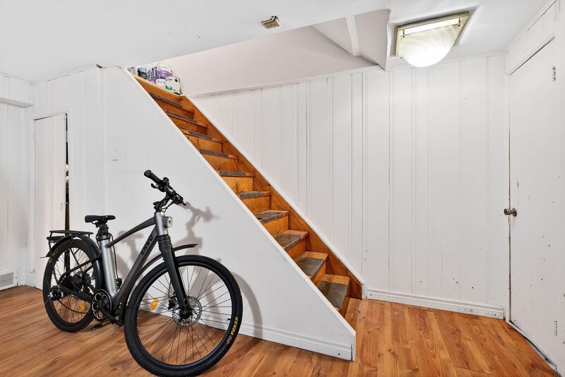 GREAT OPPORTUNITY IN THIS HAMILTON MOUNTAIN HOME!