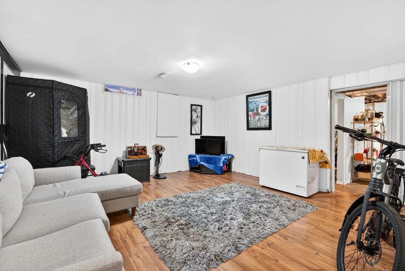 GREAT OPPORTUNITY IN THIS HAMILTON MOUNTAIN HOME!