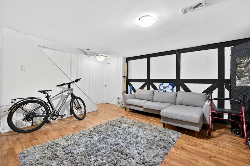 GREAT OPPORTUNITY IN THIS HAMILTON MOUNTAIN HOME!