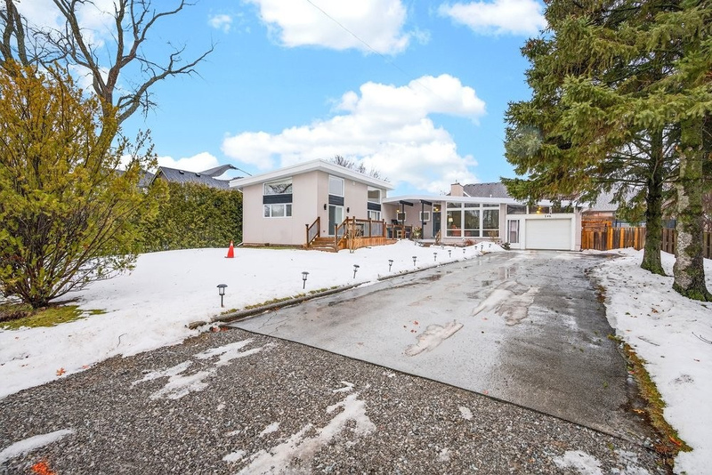 ONE OF A KIND BUNGALOW IN WELLAND!