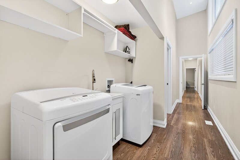 ONE OF A KIND BUNGALOW IN WELLAND!