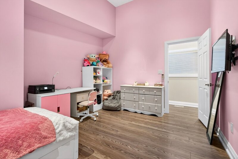 ONE OF A KIND BUNGALOW IN WELLAND!