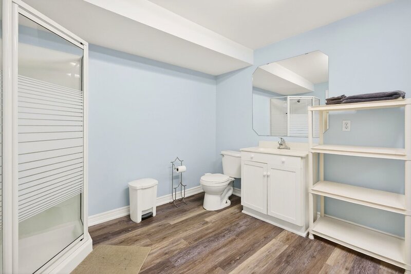 ONE OF A KIND BUNGALOW IN WELLAND!