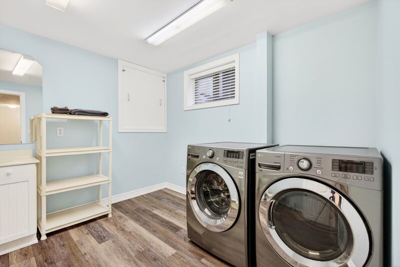 ONE OF A KIND BUNGALOW IN WELLAND!