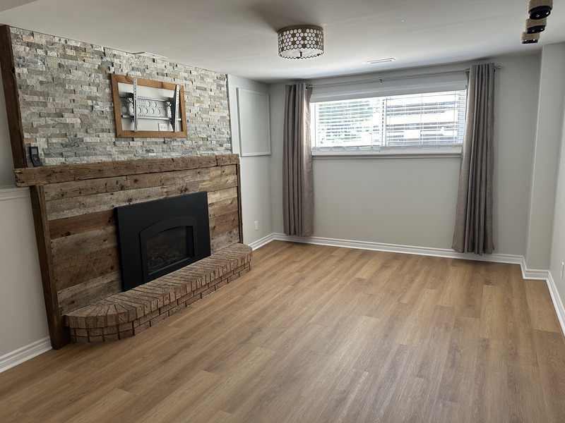 WELL MAINTAINED LOWER LEVEL SUITE ON A QUIET COURT