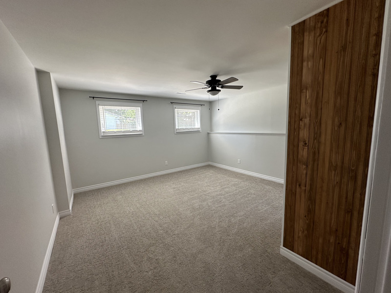 WELL MAINTAINED LOWER LEVEL SUITE ON A QUIET COURT