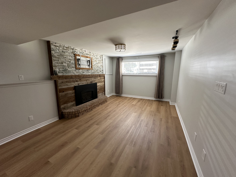 WELL MAINTAINED LOWER LEVEL SUITE ON A QUIET COURT