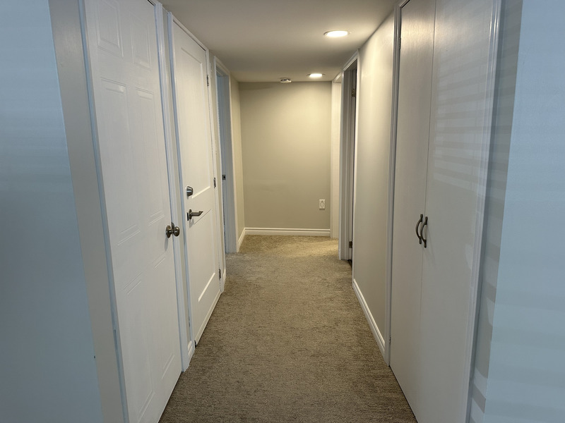 WELL MAINTAINED LOWER LEVEL SUITE ON A QUIET COURT