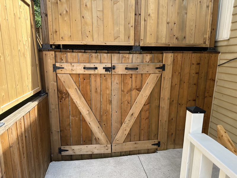 WELL MAINTAINED LOWER LEVEL SUITE ON A QUIET COURT