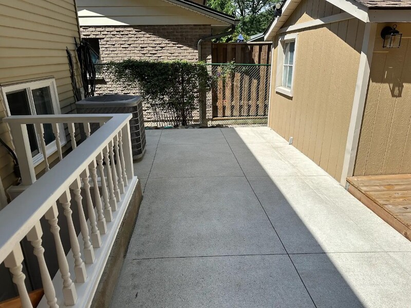 WELL MAINTAINED LOWER LEVEL SUITE ON A QUIET COURT