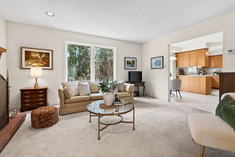 WONDERFUL FAMILY HOME IN GREAT GRIMSBY LOCATION!