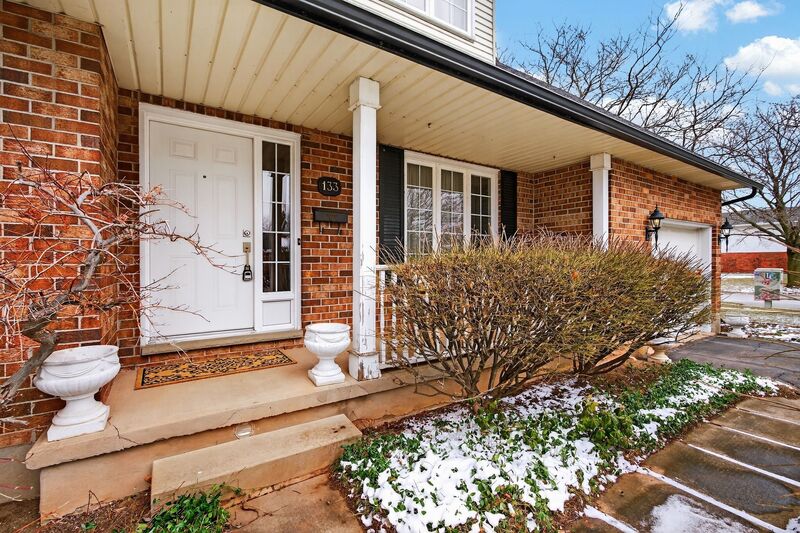 WONDERFUL FAMILY HOME IN GREAT GRIMSBY LOCATION!