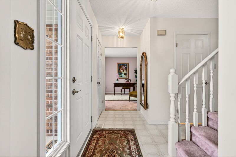 WONDERFUL FAMILY HOME IN GREAT GRIMSBY LOCATION!