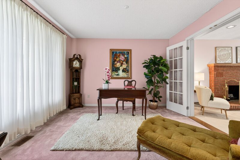 WONDERFUL FAMILY HOME IN GREAT GRIMSBY LOCATION!