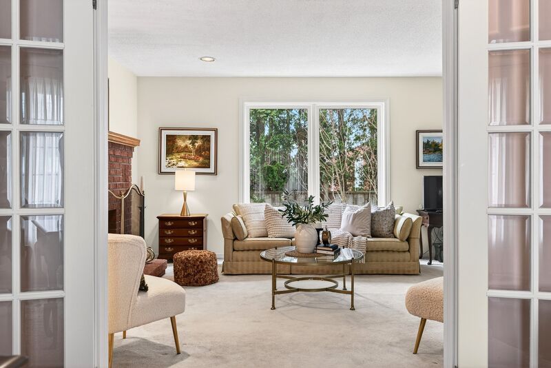 WONDERFUL FAMILY HOME IN GREAT GRIMSBY LOCATION!