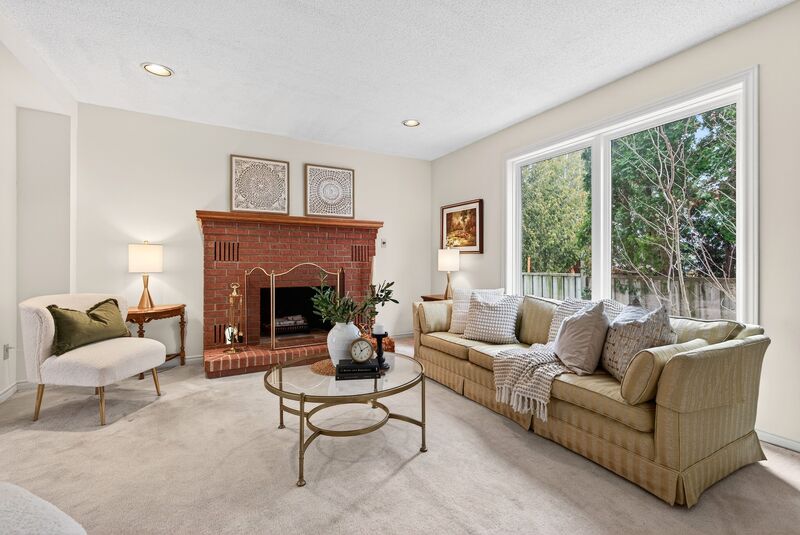 WONDERFUL FAMILY HOME IN GREAT GRIMSBY LOCATION!