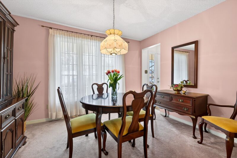 WONDERFUL FAMILY HOME IN GREAT GRIMSBY LOCATION!