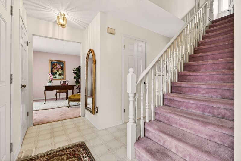 WONDERFUL FAMILY HOME IN GREAT GRIMSBY LOCATION!