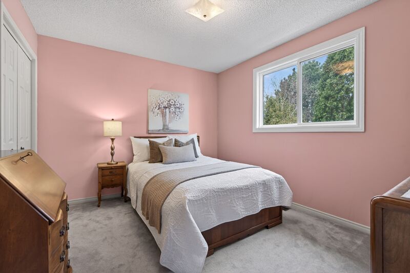 WONDERFUL FAMILY HOME IN GREAT GRIMSBY LOCATION!