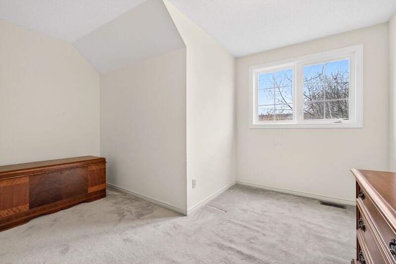 WONDERFUL FAMILY HOME IN GREAT GRIMSBY LOCATION!