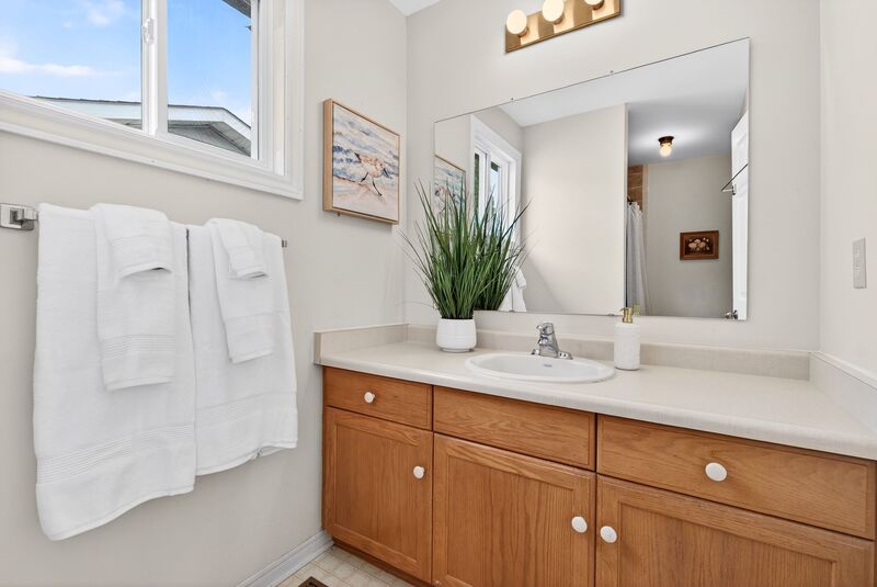 WONDERFUL FAMILY HOME IN GREAT GRIMSBY LOCATION!