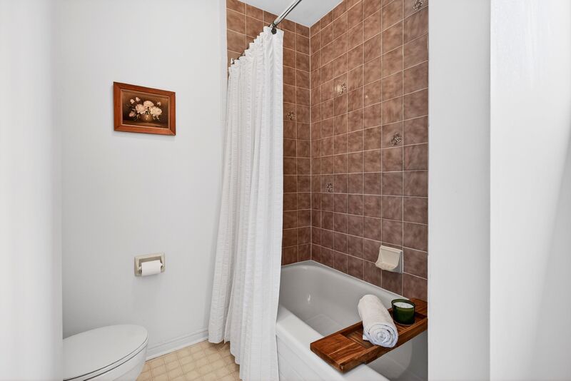 WONDERFUL FAMILY HOME IN GREAT GRIMSBY LOCATION!