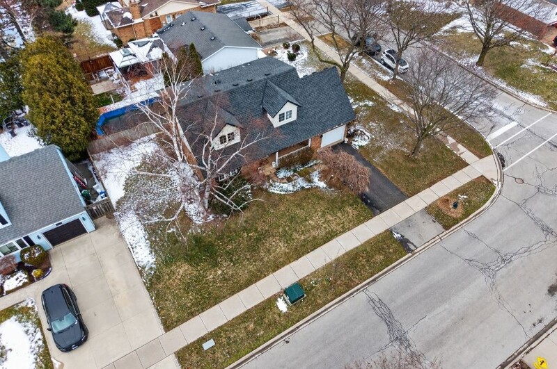 WONDERFUL FAMILY HOME IN GREAT GRIMSBY LOCATION!