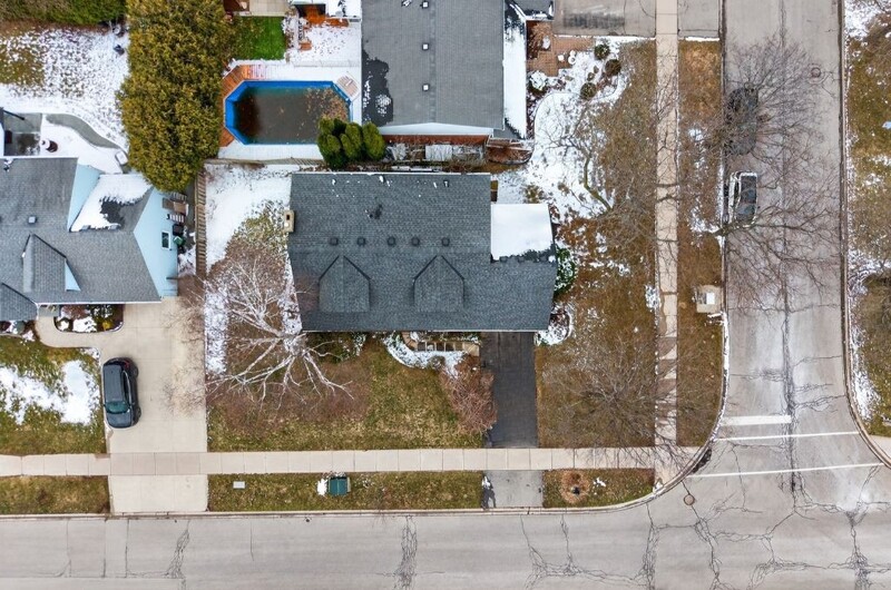 WONDERFUL FAMILY HOME IN GREAT GRIMSBY LOCATION!