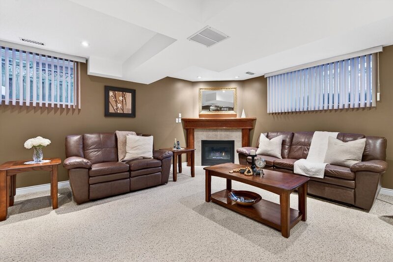 GREAT BACKSPLIT IN QUIET EAST HAMILTON LOCATION!