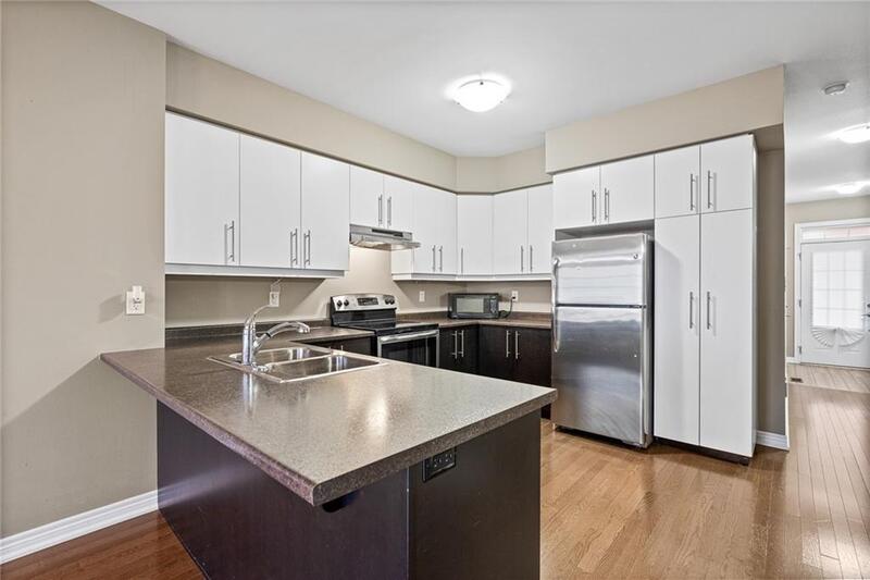 DESIRABLE 2-STRY TWN IN SOUGHT AFTER GRIMSBY ON-THE-LAKE