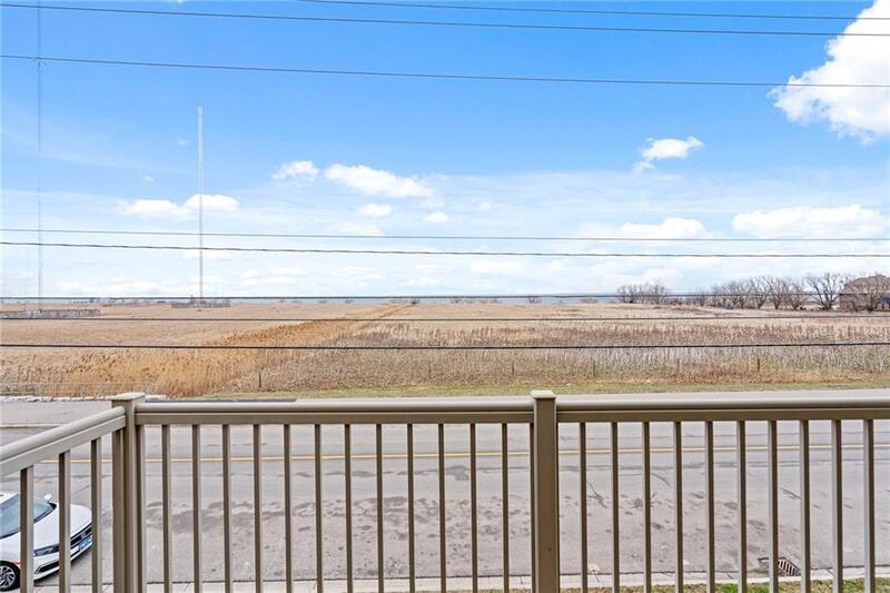 DESIRABLE 2-STRY TWN IN SOUGHT AFTER GRIMSBY ON-THE-LAKE