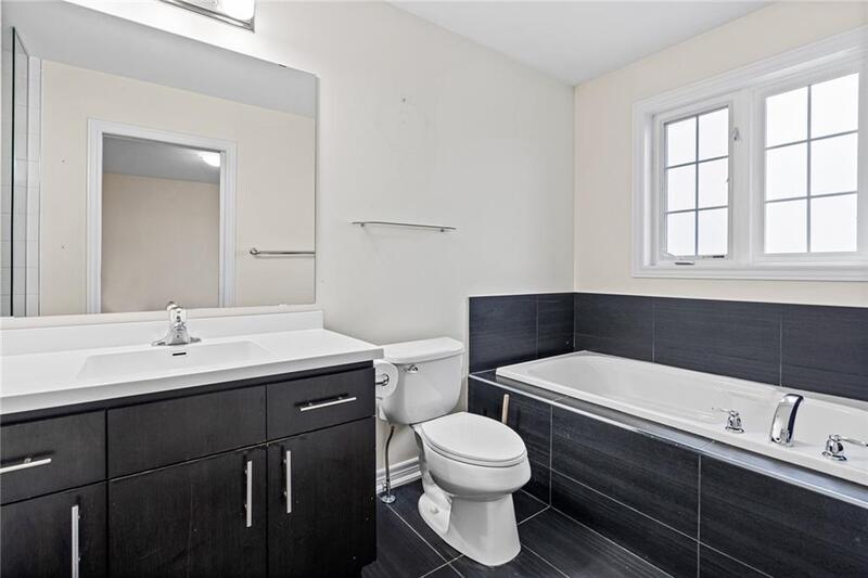 DESIRABLE 2-STRY TWN IN SOUGHT AFTER GRIMSBY ON-THE-LAKE