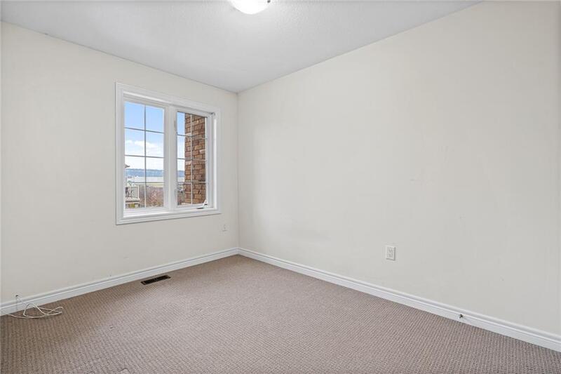 DESIRABLE 2-STRY TWN IN SOUGHT AFTER GRIMSBY ON-THE-LAKE