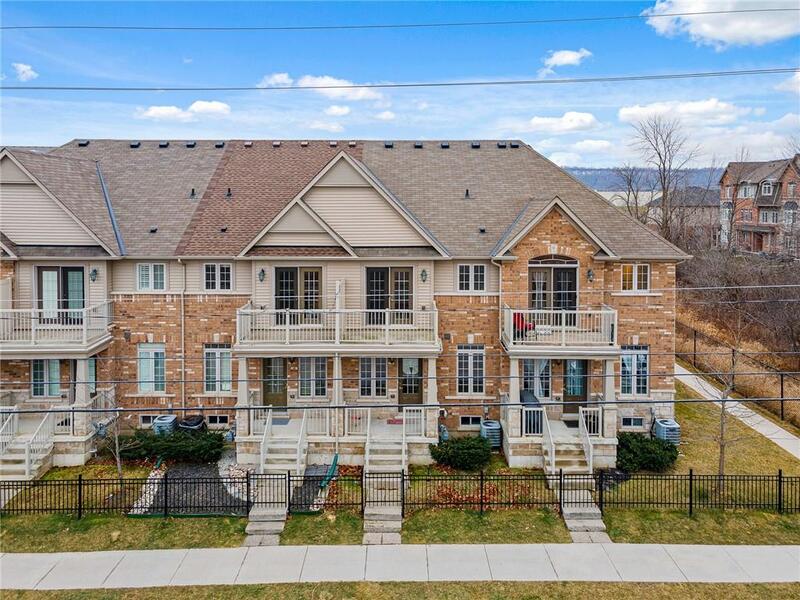 DESIRABLE 2-STRY TWN IN SOUGHT AFTER GRIMSBY ON-THE-LAKE